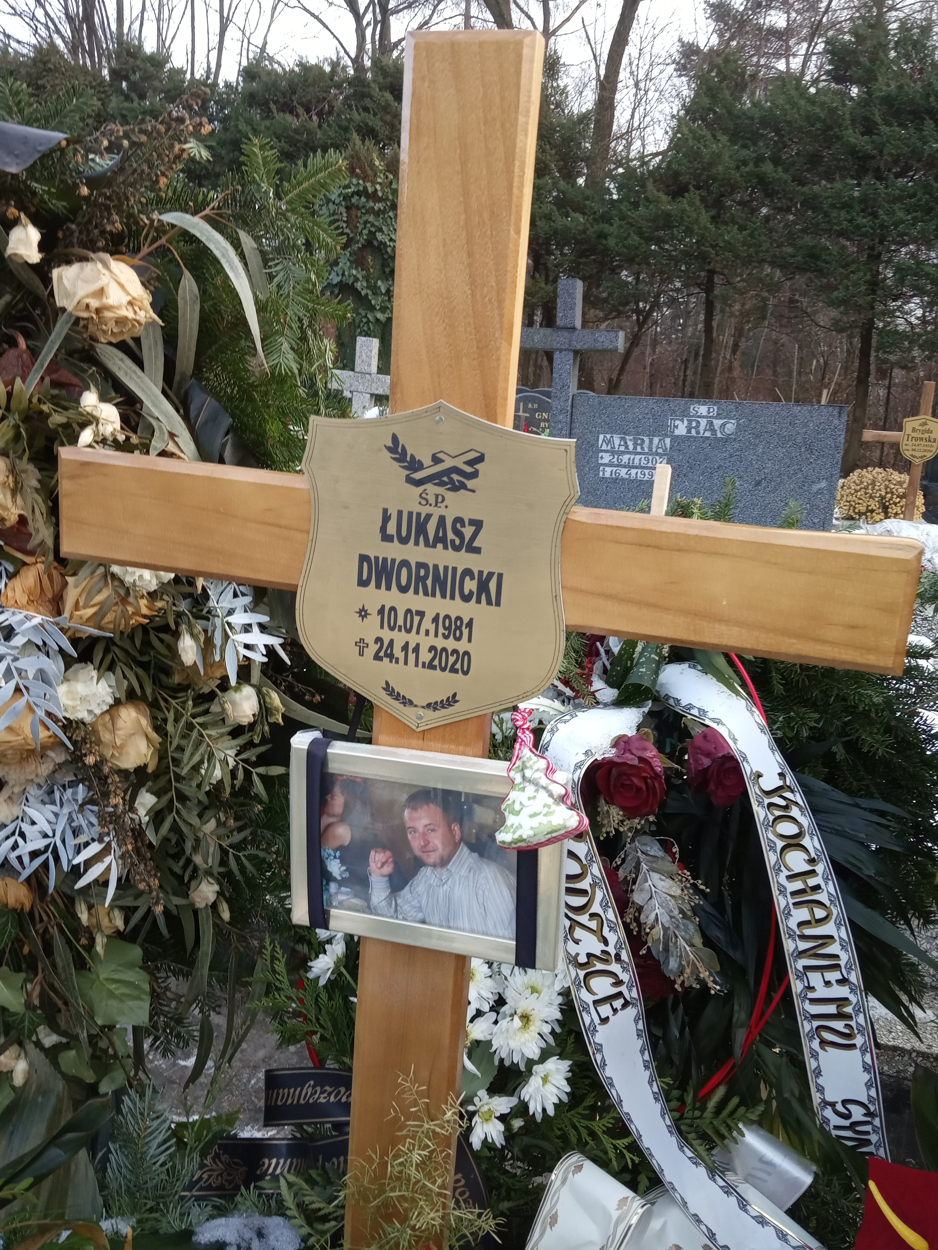 Łukasz Dwornicki 1981 Bielsko-Biała Mikuszowice - Grobonet - Wyszukiwarka osób pochowanych